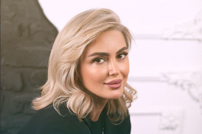Peşəkar estet həkim Fidan Mustafayeva Türkiyədə, TKBBV konqresində spiker oldu