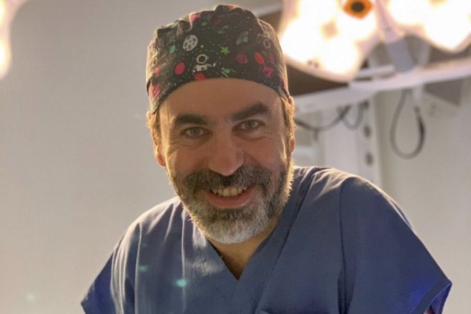 O rinoplastika üzrə Türk dünyasının peşəkarlarındandır - Dr. Emre İlhan